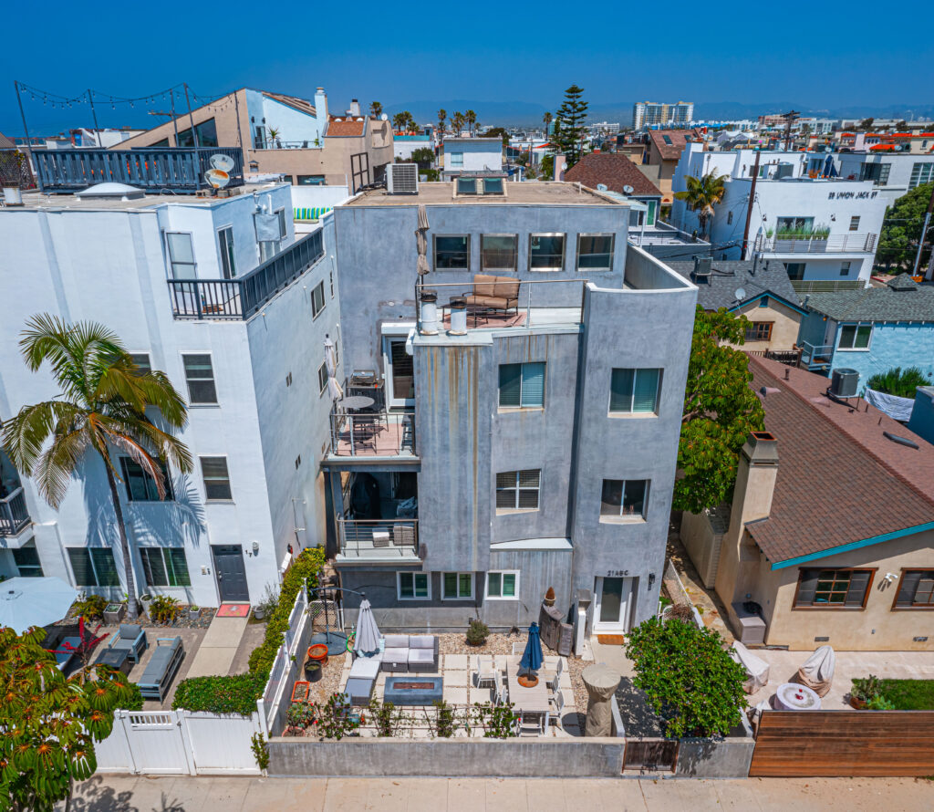 21 Voyage St