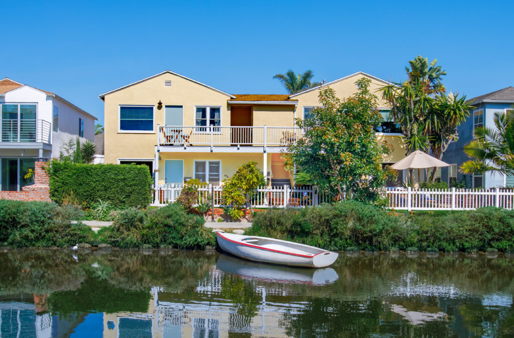 2824 Grand Canal